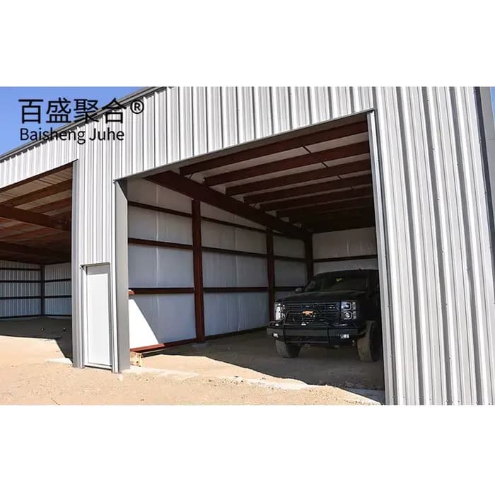 Abri de voiture préfabriqué. Garage, abri pour voiture, hangar pour voiture, structure en acier, mon