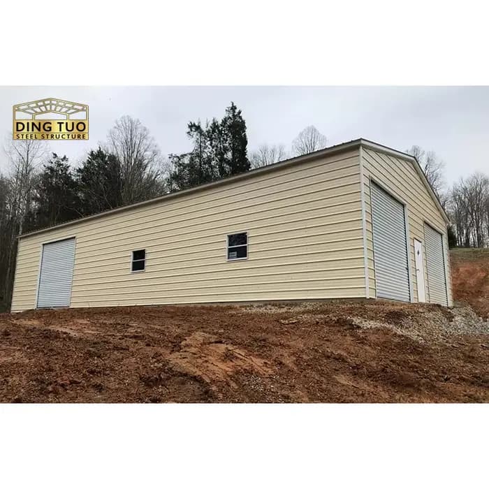 Garage métallique préfabriqué en promotion – Structure extérieure en acier robuste