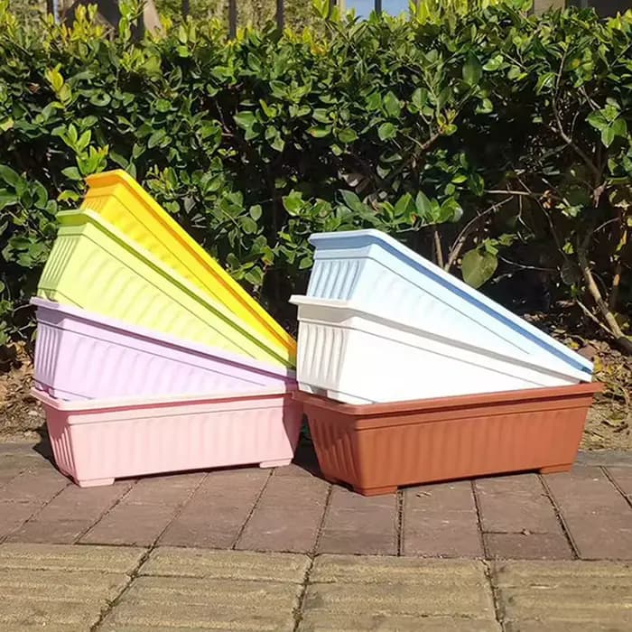 Nouvel ensemble de jardinières modulaires rectangulaires emboîtables avec drainage pour la culture de la laitue et des fraises dans un espace limité