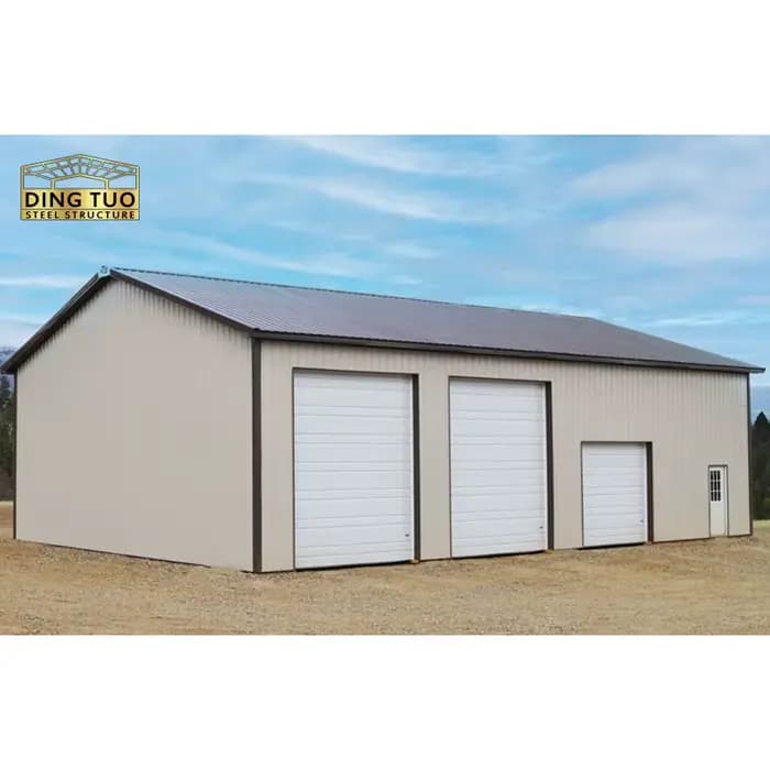 Garage métallique préfabriqué en promotion – Structure extérieure en acier robuste