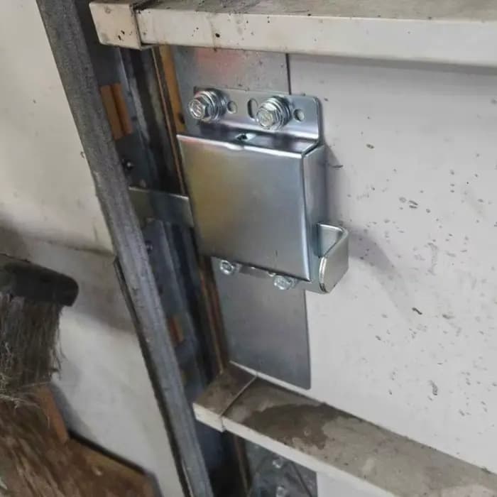 Système boulons porte Garage sécurisé