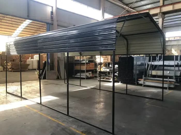 Abri de voiture métallique avec jupe imperméable