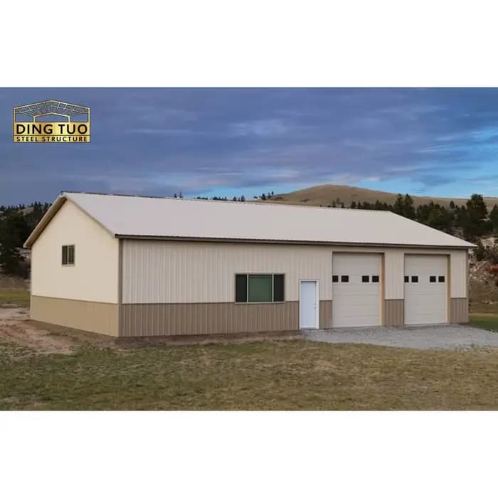 Garage métallique préfabriqué en promotion – Structure extérieure en acier robuste