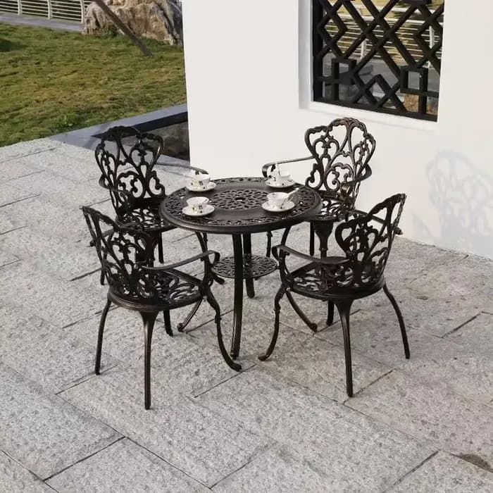 Tables et chaises en aluminium moulé pour l'extérieur
