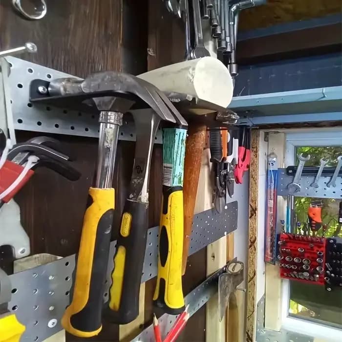 Organisateur d'outils mural en métal pour un rangement efficace du garage