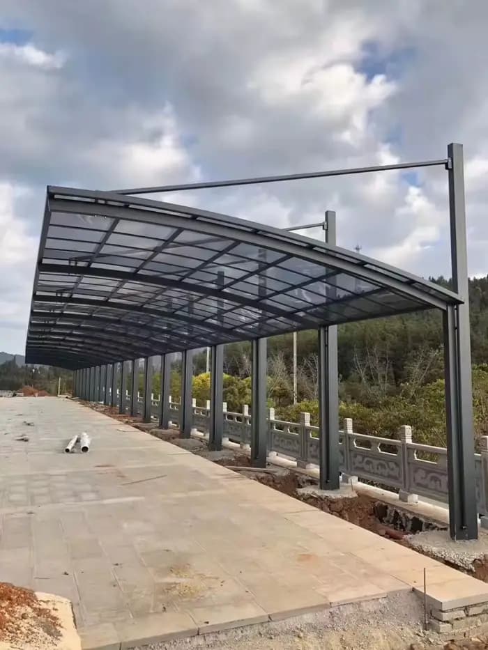 Carport en aluminium en forme de S de style européen - Abri de stationnement extérieur de villa pour vélo