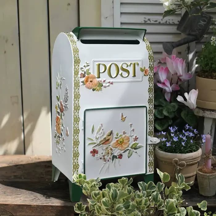 Boîte aux lettres sur pied en fer