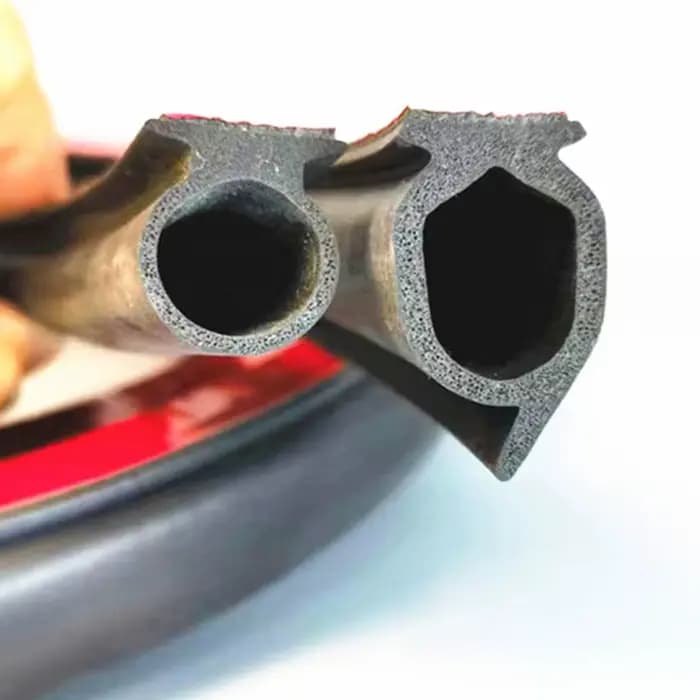 Bande d'étanchéité universelle pour porte de volet roulant