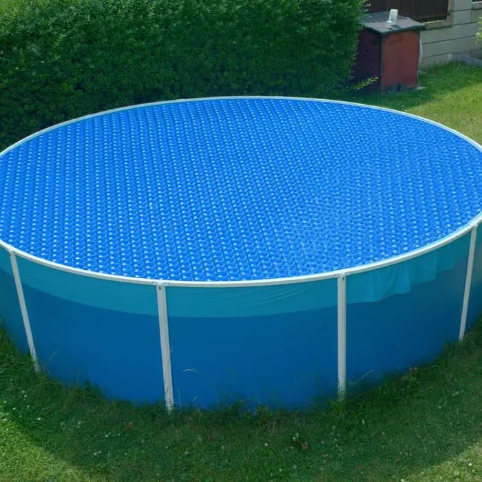 Couverture solaire isolante pour piscine hors sol