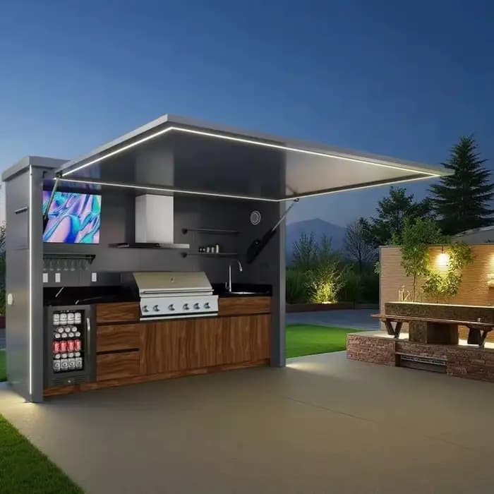 Cuisine de jardin avec armoires modulaires et îlot de gril