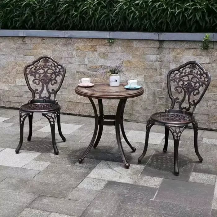 Tables et chaises en aluminium moulé pour l'extérieur